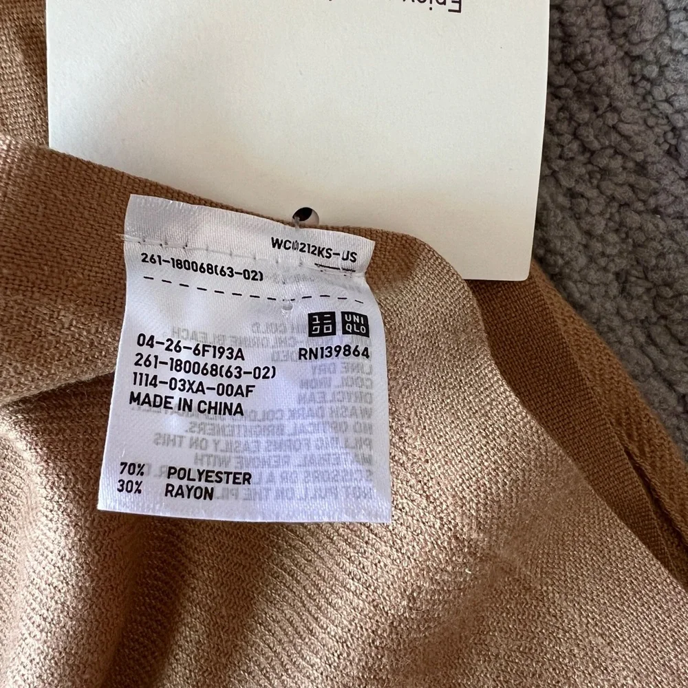 Uniqlo scarf/two way stole - Picture 4 of 4